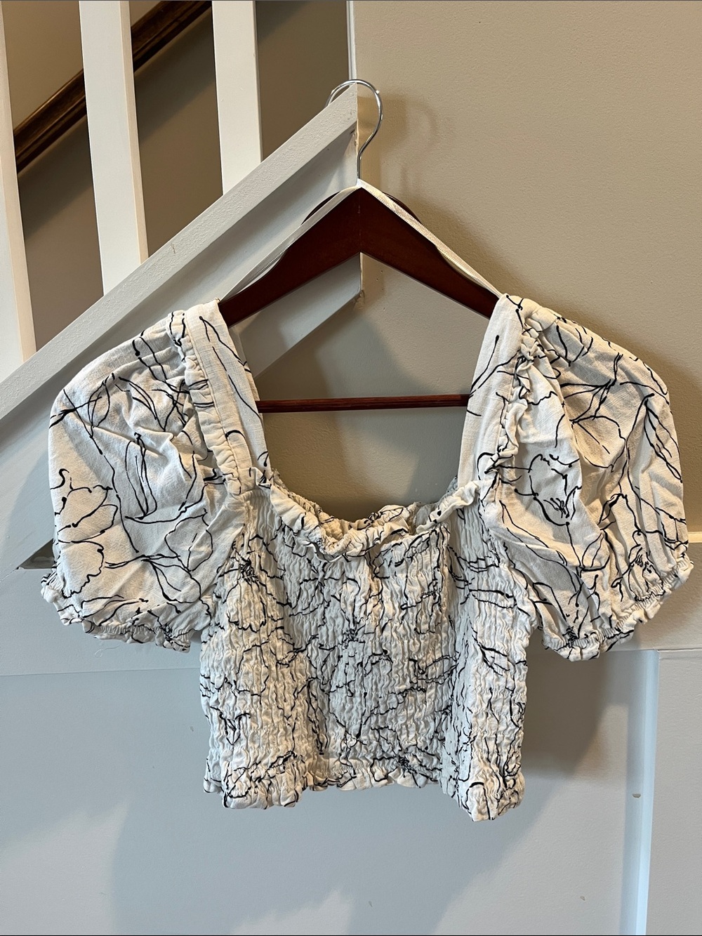 Smocked White Floral Puff-Sleeve Crop Top